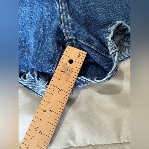 Levi’s high waisted mom shorts size 24 medium wash - Picture 9 of 12